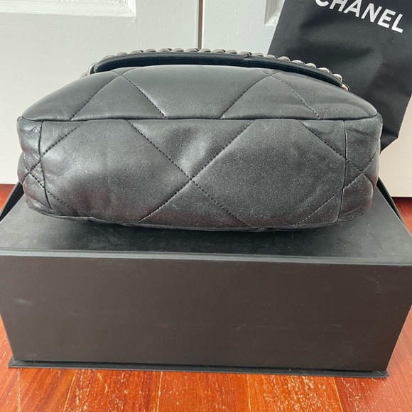 BLACK QUILTED LAMBSKIN CHANEL 19 FLAP BAG medium - Picture 7 of 9